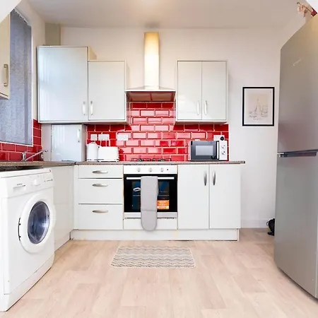 Carter House - Spacious House Close To Centre *