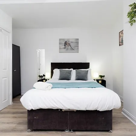 Carter House - Spacious House Close To Centre * Leeds (West Yorkshire)