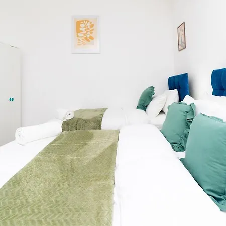 Carter House - Spacious House Close To Centre Leeds (West Yorkshire)
